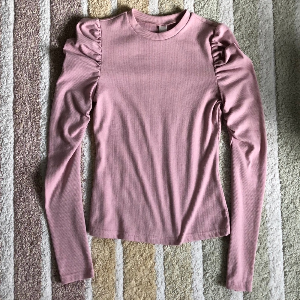 Puffy long sleeve shirt